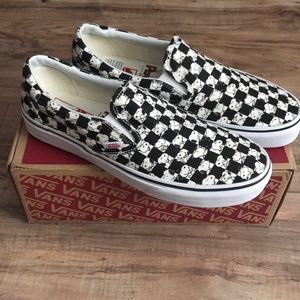 🐣EASTER FLASH SALE 🌸 VANS x Peanuts Slip-Ons